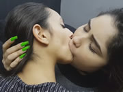 Lesben tief küssen