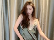 Asiatische Mädchen sexy Pyjamas Tanz necken