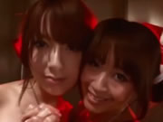 Zwei japanische Ölmädchen tanzen sexy