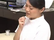Japanische Krankenschwester Hilfe